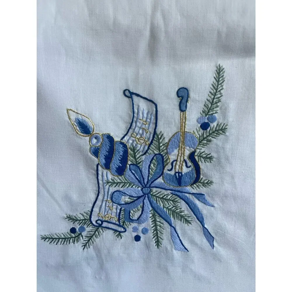 Hand Embroidered Table Cloth & 12 Napkins Vintage 100